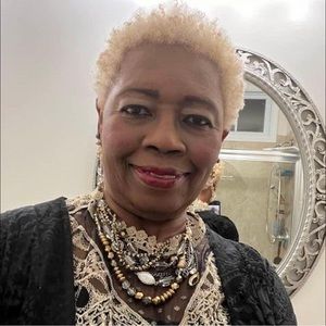 Meet your Posher, Brenda